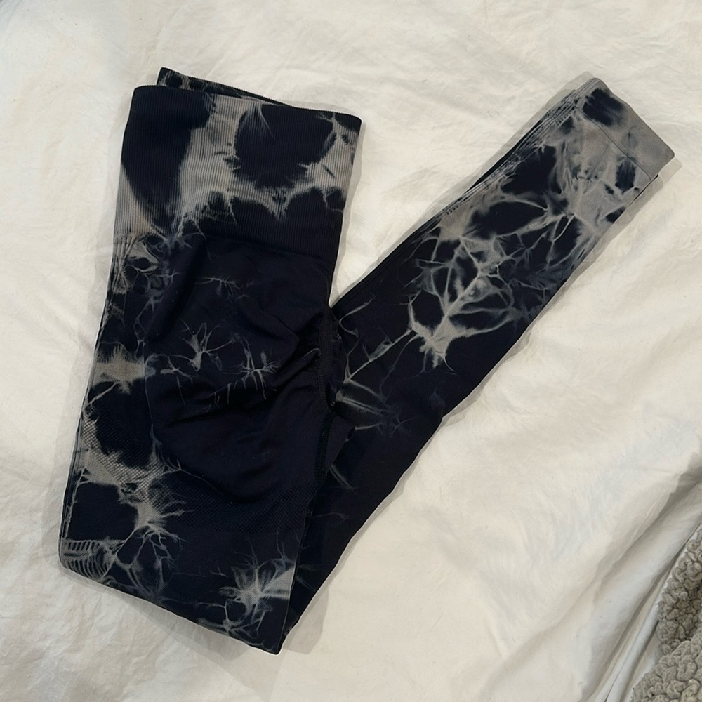 Scrunch butt tied dye workout leggings